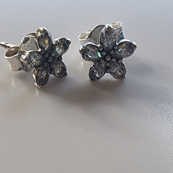 Pandora Sparkling Snowflake Stud Earrings - Picture 2 of 9